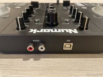 Numark Mixtrack Pro 3 - 4