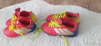 Prodám dětské kopačky a sálovky Adidas vel. 28 - 4