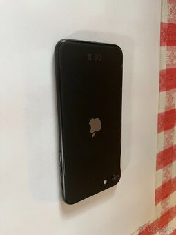 iPhone SE 2020 – černý, výborný stav - 4