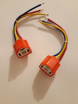 2ks nové LED žárovky H4 + 2ks patice (cena za vše) - 4