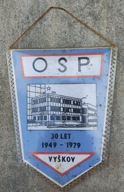 Staré plakáty, kalendář a vlaječka - 4