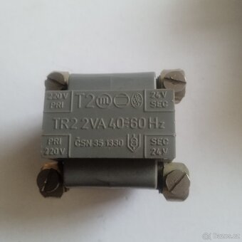 Prodám tlačítko T6, přepínače,trafa 220/24V - 4
