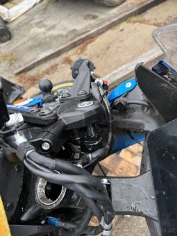 Suzuki GSX 8R, 61kw rv:2024/9 najeto:12tis havarované - 4