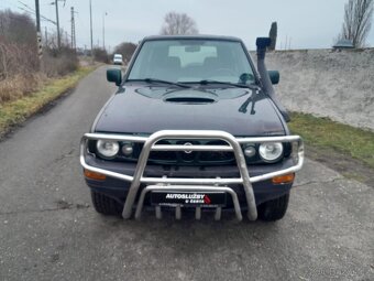 Nissan terrano nová STK 7míst klimatizace šnorchl - 4