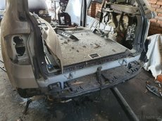 Prodám vyztuhu a dveře na BMW X5 E70 3,0d - 4