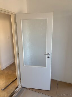 Bílé nové dveře - 4