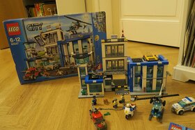 LEGO City 60047 Policejní stanice - 4