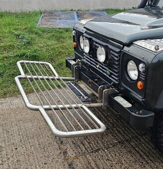 Nerezový, sklopný rám na Land Rover Defender TD4 a TD5 - 4