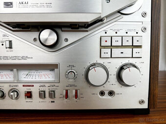 Kotoučový magnetofon AKAI GX646, registruje cívku. Funguje d - 4