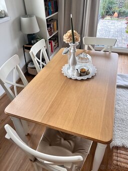 Jídelní stůl, 4 židle, barová židle a podsedáky - 4