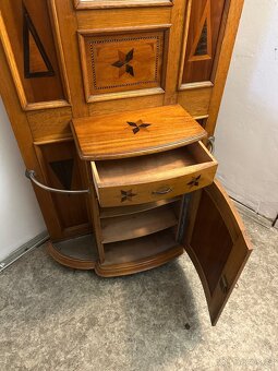 Věšáková stěna - 4