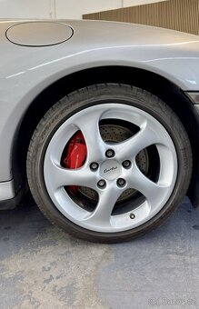 Porsche 911 Turbo (typ 996) ve verzi Coupé - 4