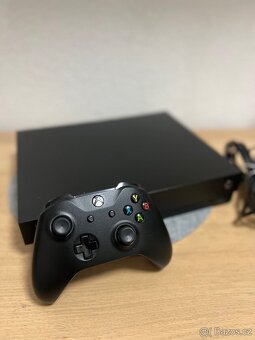 XBOX ONE X 1TB V TOP STAVU - 4