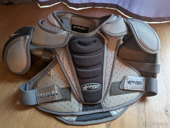 Hokejová vystroj - 4