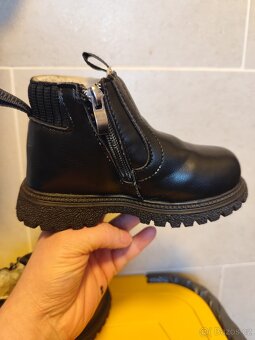 Zateplené černé kotníkové boty - 4