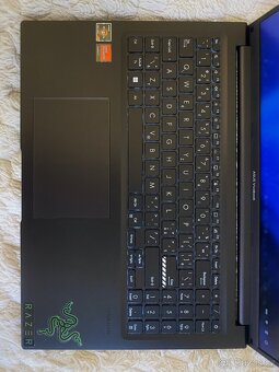 Prodám notebook ASUS Vivobook - 4