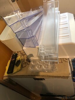 Šuplíky, poličky, skla, těsnění - 4