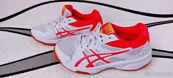 DÍVČÍ SÁLOVÉ BOTASKY - ASICS - vel. 30,5 - 4