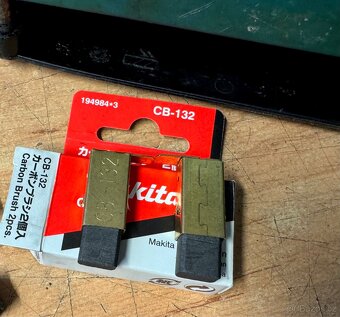 Řetězová elektrická pila MAKITA UC3010A - 4