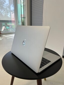MacBook Pro - i5 - 256GB - 16GB RAM - 4