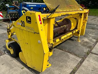 John Deere 630A Grass Pickup - 4