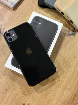 Apple iPhone 11, 128 GB, černý - 4