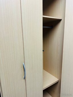 Šatní skříň – světlé dřevo - 4