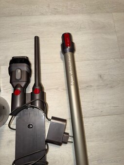 Dyson V8 MotorHead - tyčový vysavač - 4