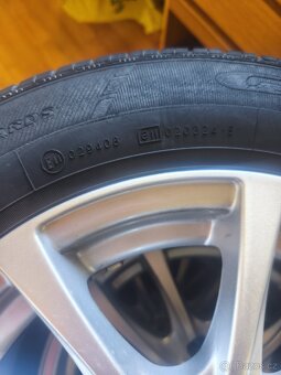 Prodám 4 x Alu disky s pneu, R14 175/70, Toyota Yaris - 4