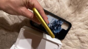 Prodám žlutý iPhone 11 64GB v.super stavu - 4