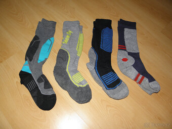 LYŽARSKÉ PODKOLENKY, ČEPICE, RUKAVICE - 4