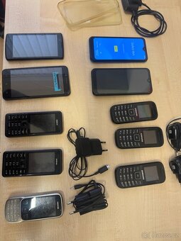 Mix mobilních telefonů (funkční / nefunkční / tlačítkové) - 4