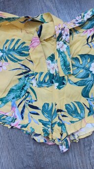 Kraťásky s volánkovým lemem vel.158/164 zn.H&M - 4