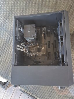 Počítač s základní deskou a procesorem - 4