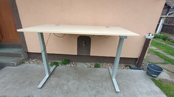 Elektricky polohovatelný stůl - 4