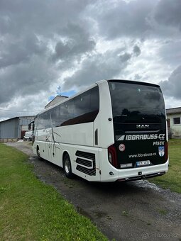 Man Lions Coach - 4