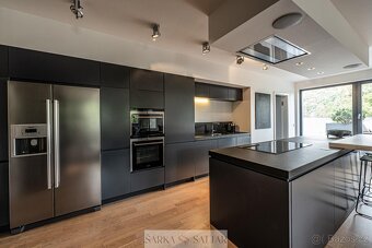 Pronajem vybaveného penthousu 5+kk 150m2 plus terasa 81m2 a - 4