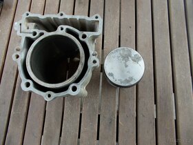 BMW 650 F - válec + píst - 4