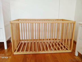 Dětská postýlka (možno na kolečkách) s matrací a mantinelem - 4