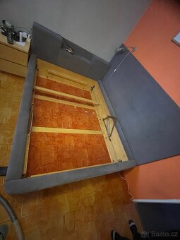 Nově čalouněná postel s úložným prostorem 140x200cm - 4