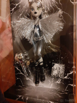 Monster High SDCC 2022 Voltageous Frankie Stein - 4