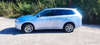 Mitsubishi Outlander PHEV - 4