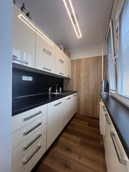 Pronájem 1+kk, rekonstrukce, balkon, zařízený, Hradec Králov - 4