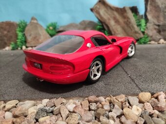 Prodám model 1:18 Dodge Viper GTS - 4