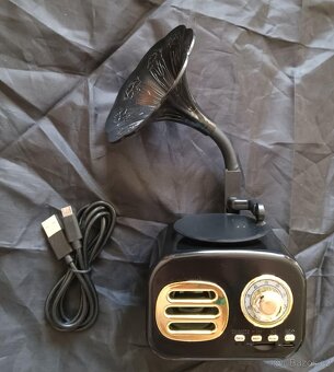 Bluetooth reproduktor ve tvaru gramofonu,FM rádio,TF karta - 4