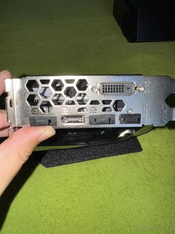 Grafická karta MSI Radeon RX 570 ARMOR 4G OC - použitá - 4
