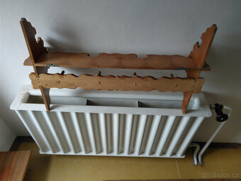 Dřevěná vyřezávaná polička - 4