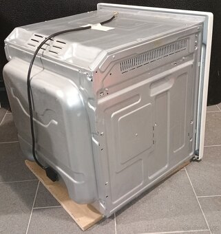 Trouba Hotpoint Ariston v rustikálním stylu - 4