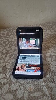 Samsung Galaxy Z Flip 7 Fe - 4