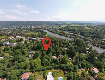 Stavební pozemek v zeleni s pěkným výhledem a stavebním povo - 4